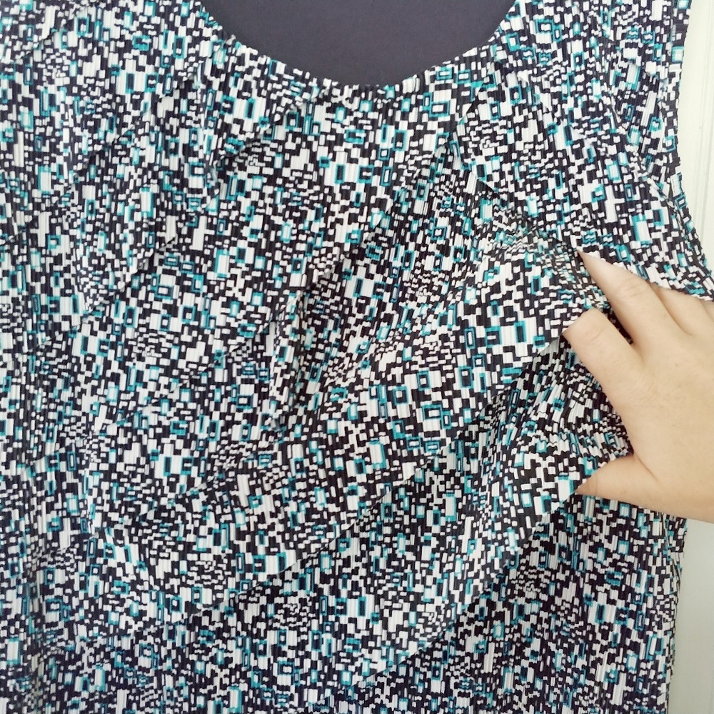 NWOT Ruffle Front Geometric Print Tank - Picture 3 of 5